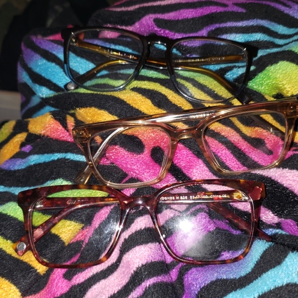 Glasses *no prescription - Picture 3 of 3